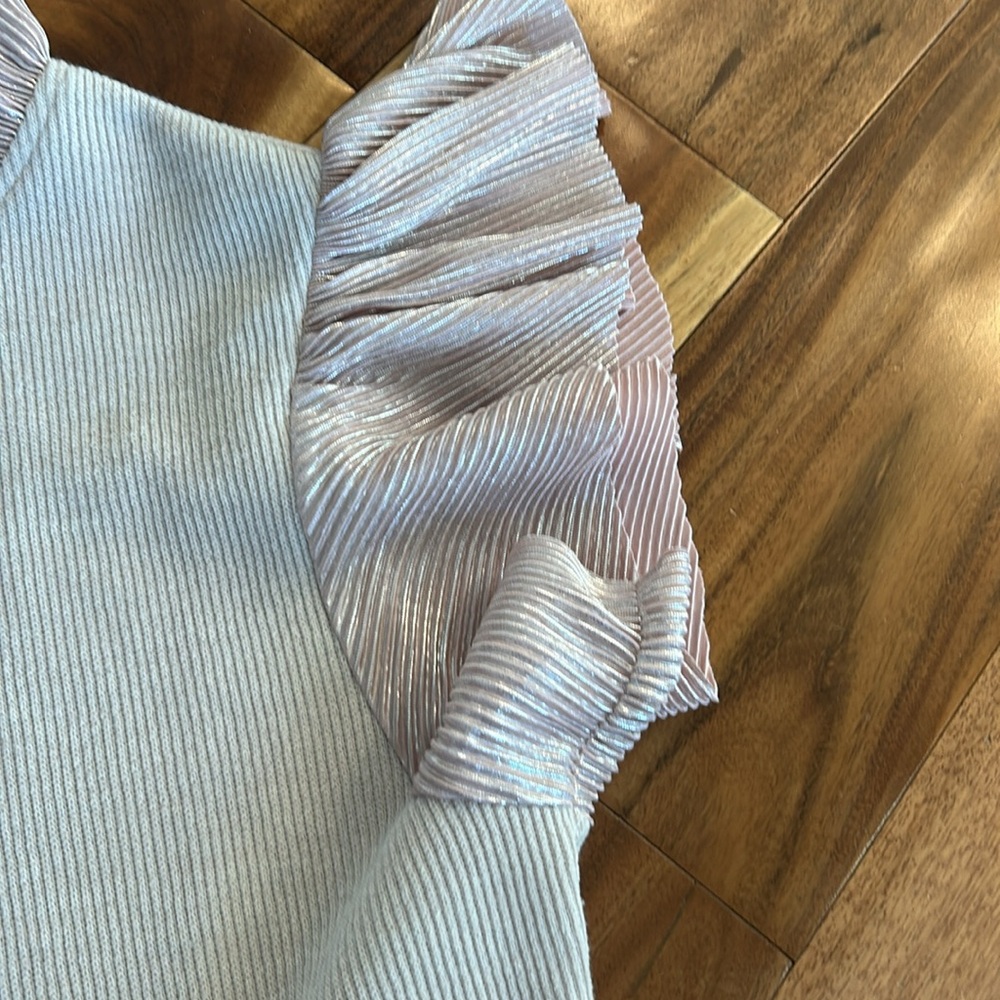 MUST GO!! Cute Pink blouse - Picture 4 of 9